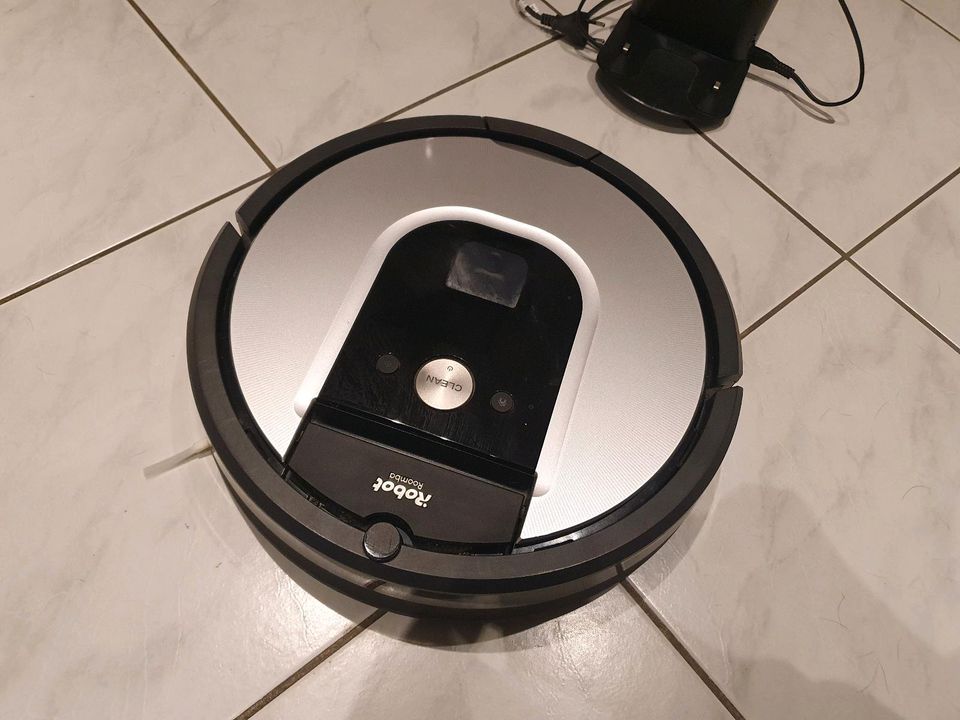 Staubsaugerroboter Roomba 971 Motor defekt in Potsdam