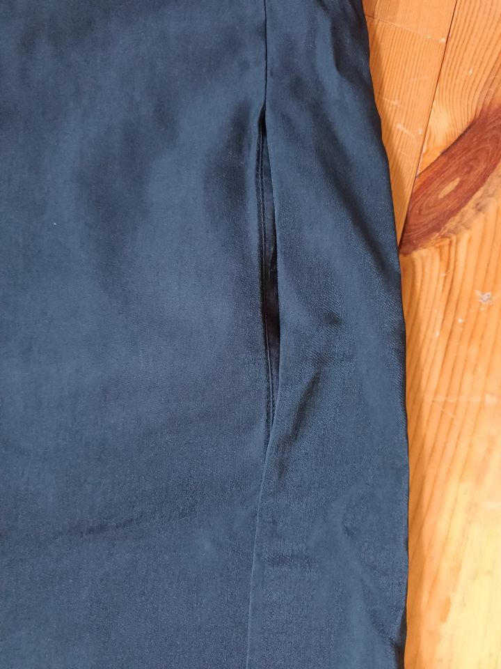 COS Kleid schwarz, hinten V-Ausschnitt, Gr. 42 / M, wie NEU in Berlin