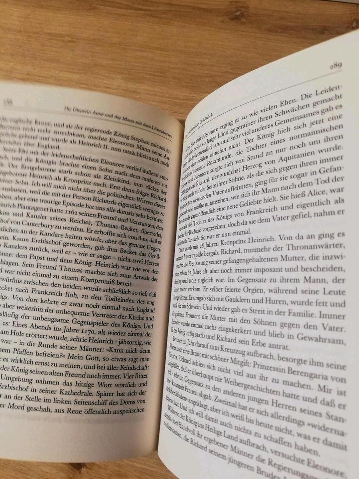 Mittelalterbücher (Romane und unterhaltsames Geschichtsbuch) in Leverkusen