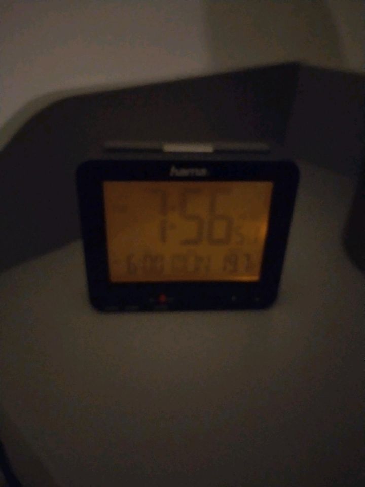 Neuwertig Wecker Hama Uhr Datum Temperatur anzeige Funkuhr in Hamburg