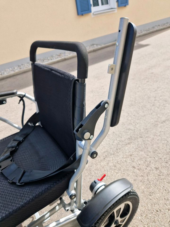 Elektr. faltbarer Reise-Rollstuhl mit Fernbedienung NEUFAHRZEUG! in Inchenhofen
