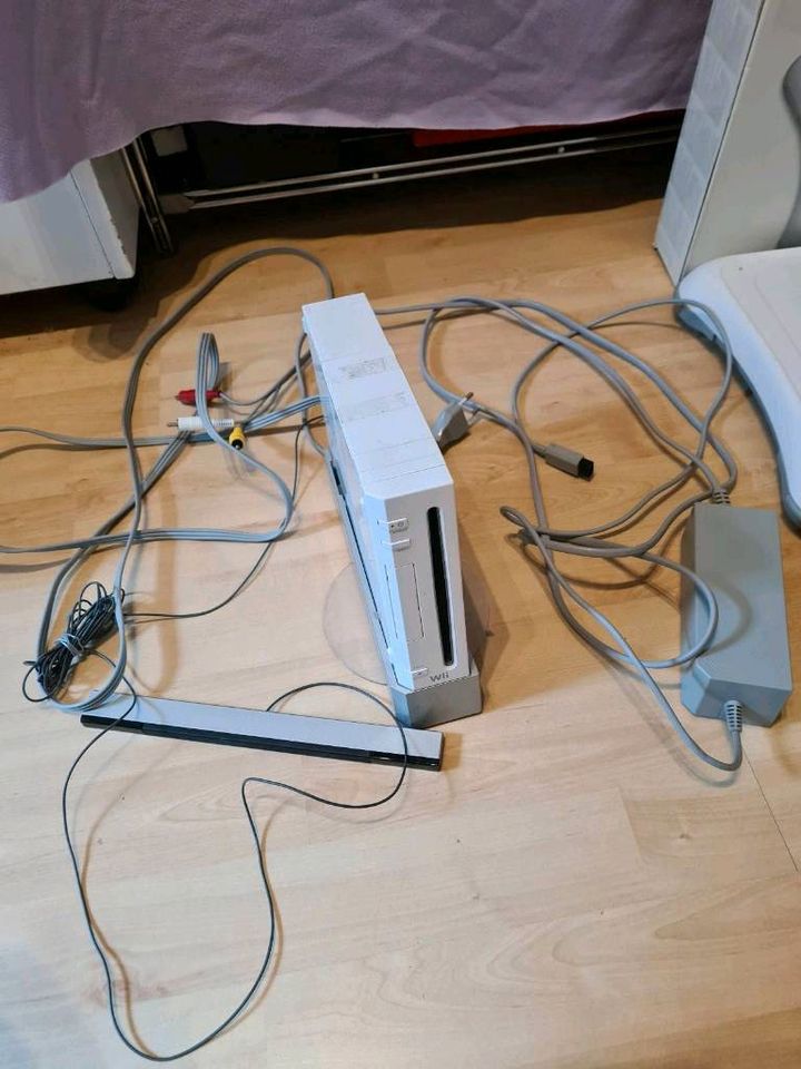 Wii Konsole+Spiele und Zubehör in Berlin