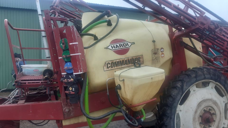 Hardi Commander 2600  Anhängespritze in Holtsee