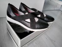 Ballerina schwarz Leder Gr. 39 Tamaris Niedersachsen - Katlenburg-Lindau Vorschau