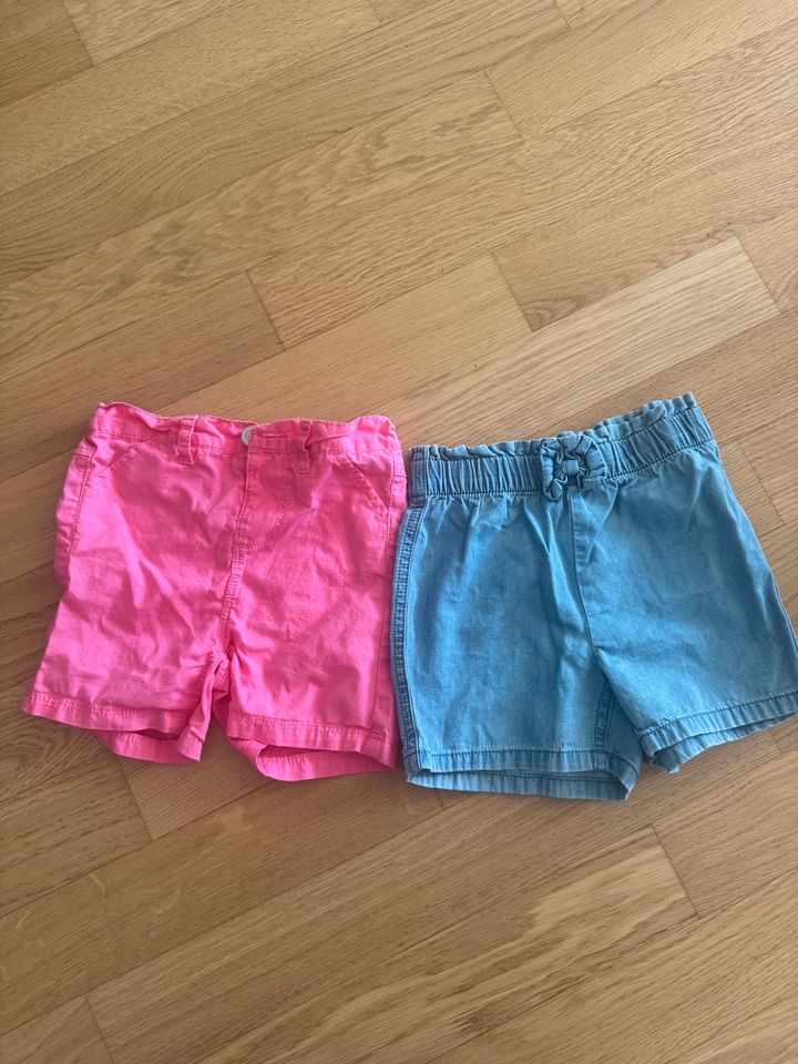 2 Shorts Größe 80 in Nürnberg (Mittelfr)