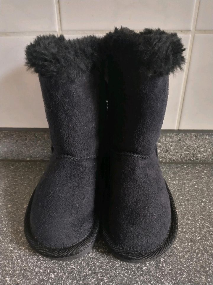 NEU & UNGETRAGEN - UGG Imitat Stiefel, Größe 21 in Berlin