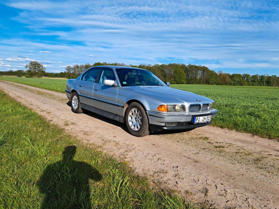 BMW 735i V8 E38 EZ 12/96 247tkm Leder in Helvesiek