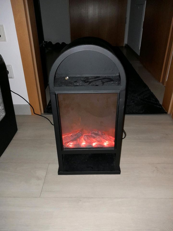 Verkaufe Deko Kamin in Schwarz hoch 50cm breit 25cm mit 1m Kabel in Aindling