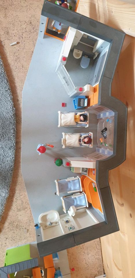 Verkaufe Playmobil Krankenhaus 3 Etagig inkl. Zubehör in Eggersdorf