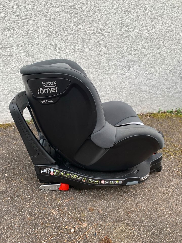 Britax Römer Dualfix M i-Size Kindersitz in Winnenden