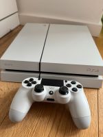 PlayStation 4 in weiß mit Controller und Kabel Mitte - Wedding Vorschau