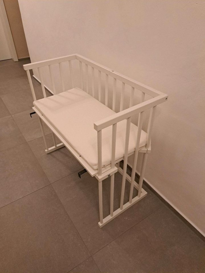 Baby-Beistellbett mit Matratze in Eggstätt