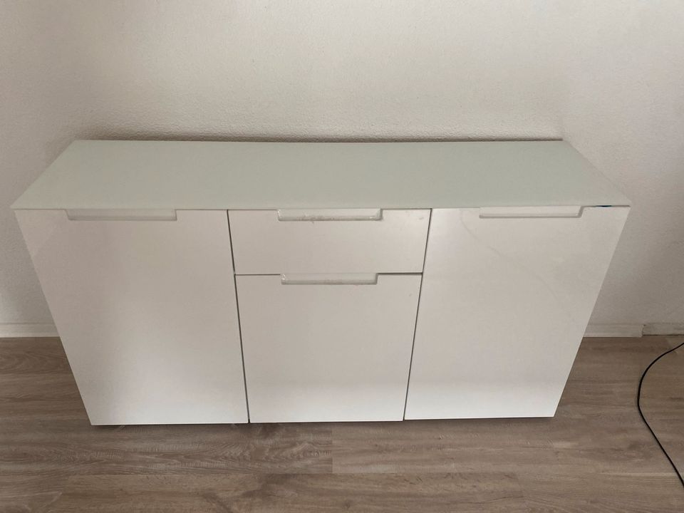 Sideboard  Hochglanz mit Glaspatte in Rüsselsheim