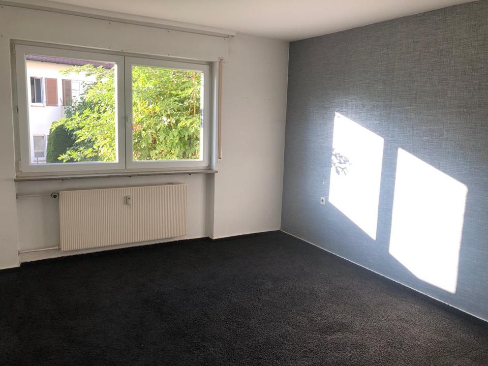 2,5-Zimmer-Wohnung mit Balkon und EBK, Stellplatz am Max Eyth See in Stuttgart