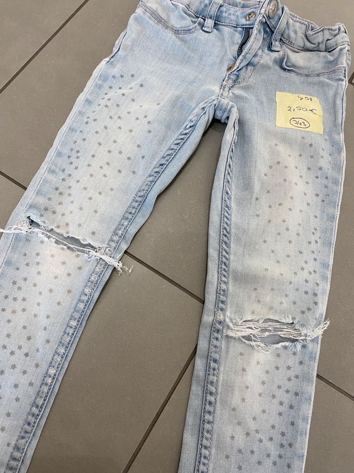 H&M skinny fit Jeanshose, Größe 98, hellblau, Sterne, used look in Tonna