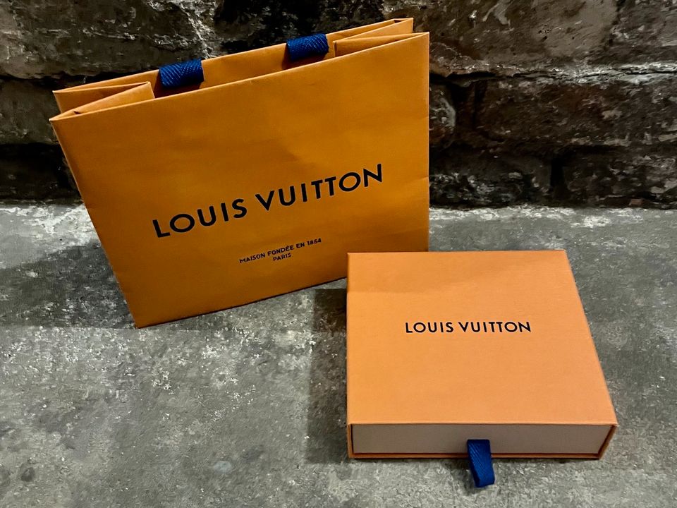 Louis Vuitton Reisepasshülle in Berlin