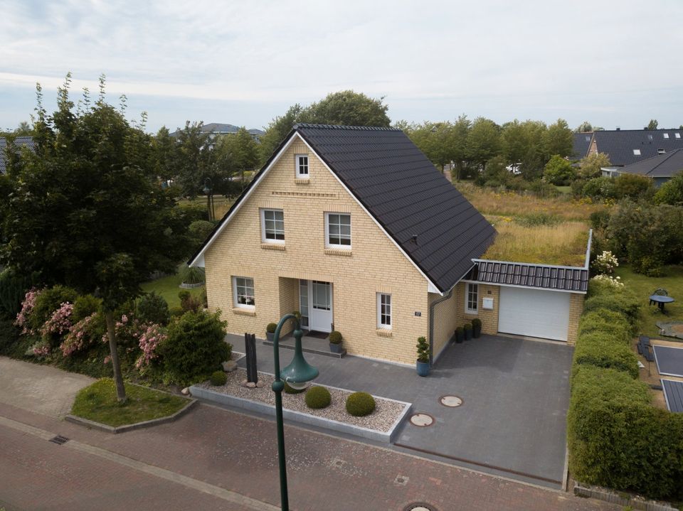 Neuwertiges EFH mit Fernwärme, Wintergarten, Garage und Garten in Büdelsdorf