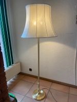 Stehlampe, Vintage, Stoffschirm, 2-Leuchtmittel, Messing, H 1,62m Nordrhein-Westfalen - Ratingen Vorschau