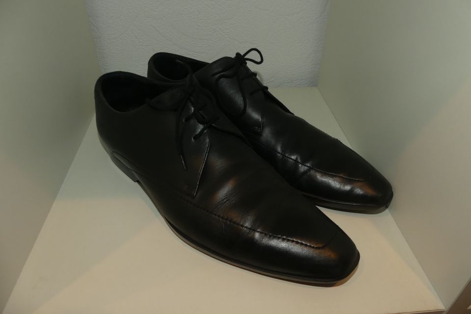 Herren Schuhe von Hugo Boss, Gr. 10 1/2, schwarz in Olpe