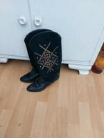 Halb hohe Stiefel  schwarz mit Gold verziert Nordrhein-Westfalen - Hövelhof Vorschau
