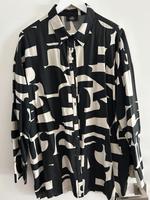 Schwarz/beige gemusterte Bluse, langer Arm zum kraempeln. 46 Bayern - Landshut Vorschau