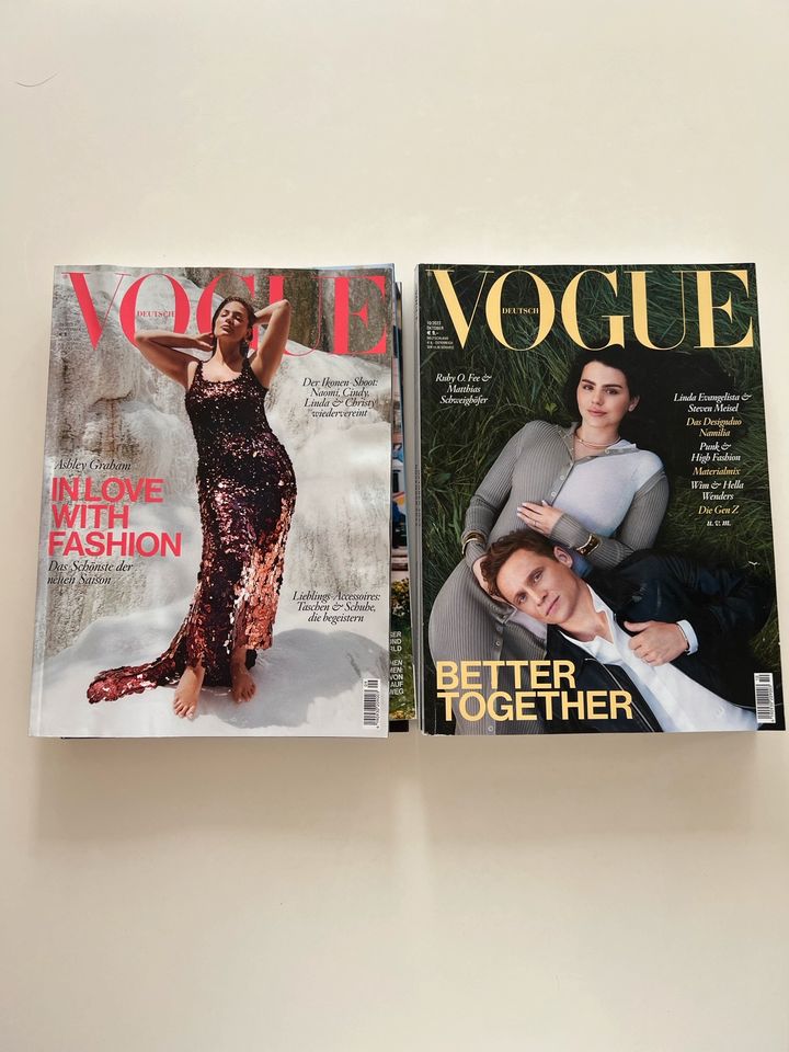 Vogue Magazine Zeitschriften Konvolut in Gudensberg