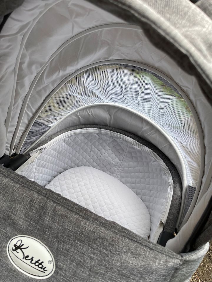 kinderwagen mit babywanne und sportsitz in Duisburg