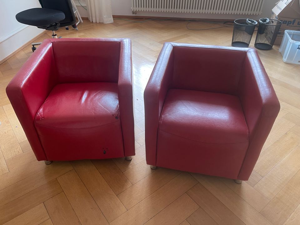 2 rote Lounge-Ledersessel (zu verschenken an Selbstabholer) in Freiburg im Breisgau