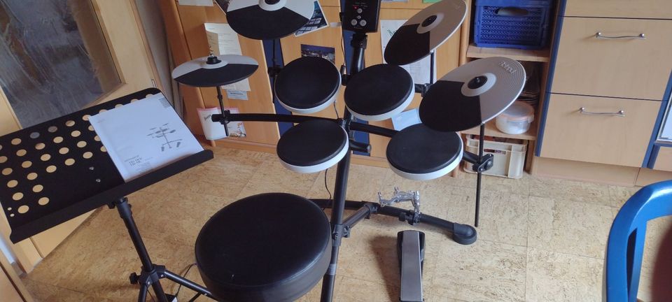 E-Drum Set Roland TD-1 mit Optionen in Andernach