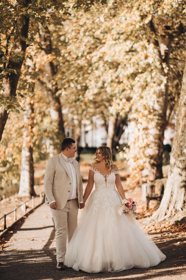 Brautkleid / Hochzeitskleid / Prinzessin / A-Linie in Köln