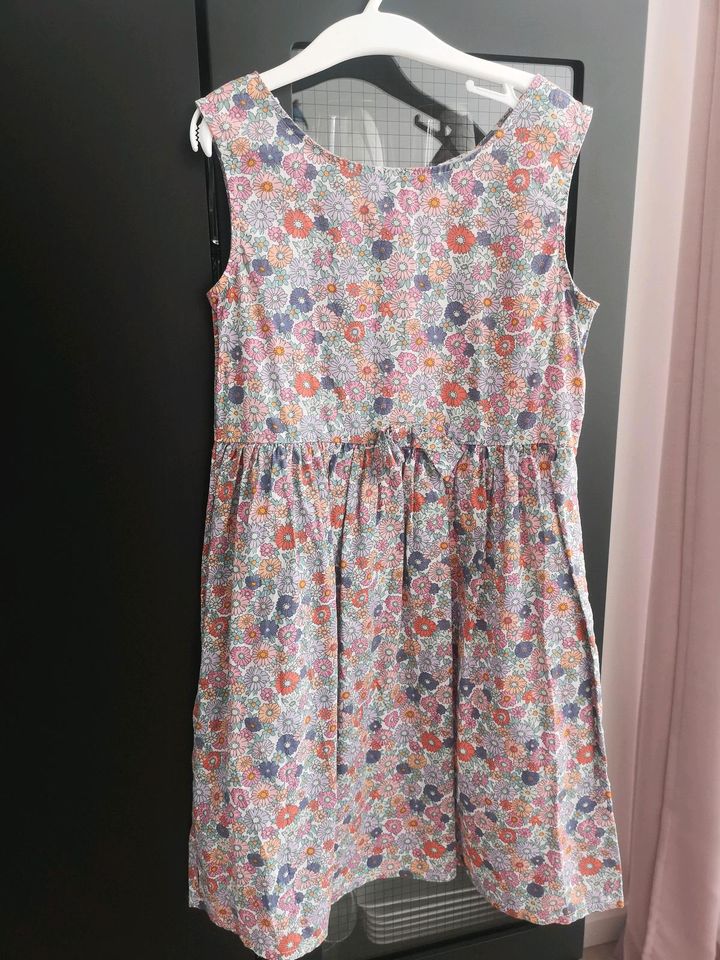 Sommerkleid von H&M in Gr. 128 in Hamburg