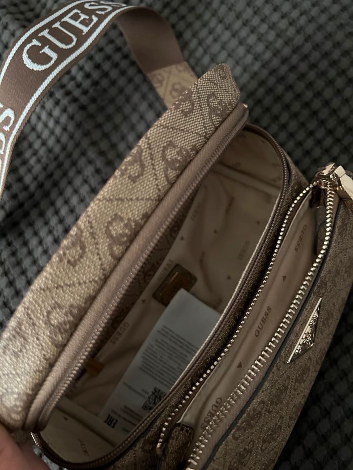 Guess Tasche neuwertig beige in Recklinghausen