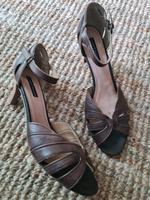 Pumps Sandalen Hochzeit GÖRTZ 42 8 Pumps braun  hoher Neupreis Leipzig - Leipzig, Zentrum-Nord Vorschau