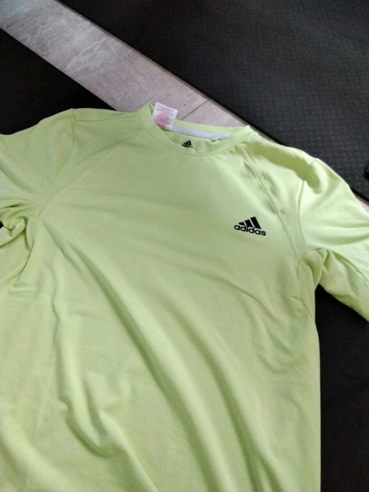 Adidas Sport Tshirt Kinder Größe 164 in Norderstedt