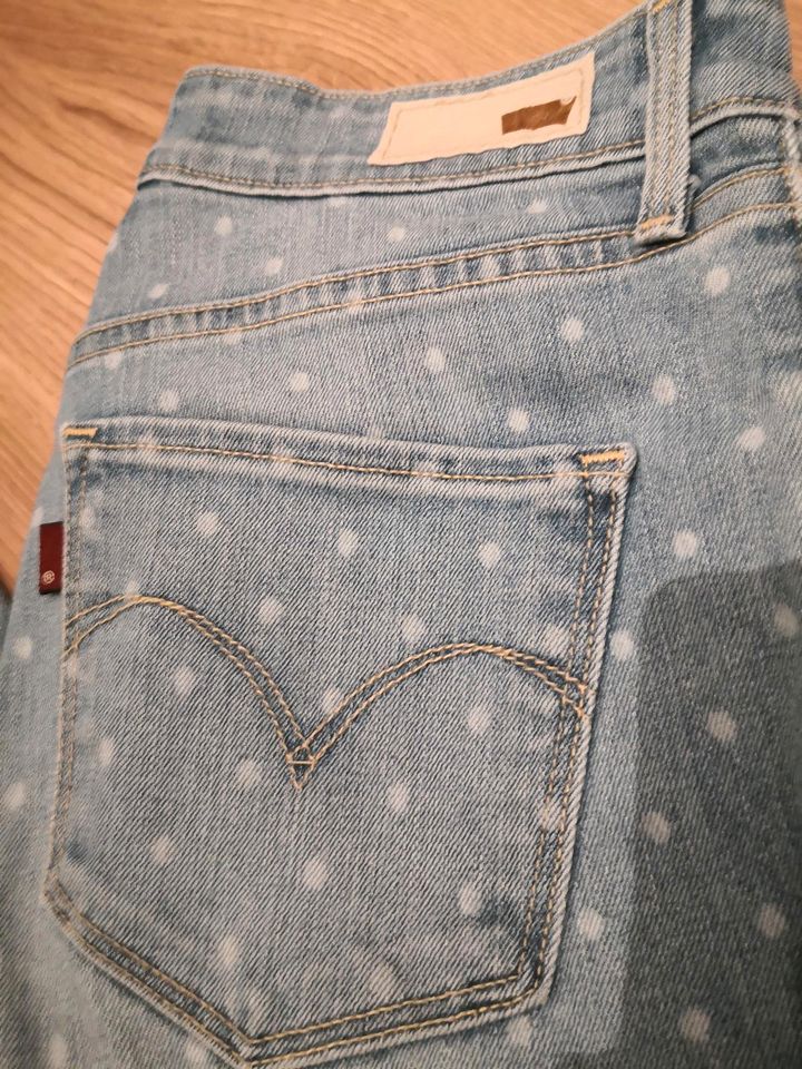 Levi's jeans mit Pünktchen Limited Edition Gr. 25 /  xs in Rösrath