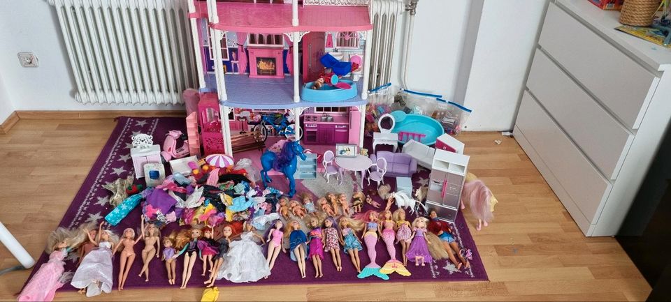 Barbiefans aufgepasst !!! Ein riesen Barbiepaket !! in Herten