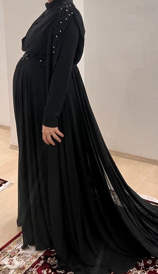 Kleid in schwarz in Worms