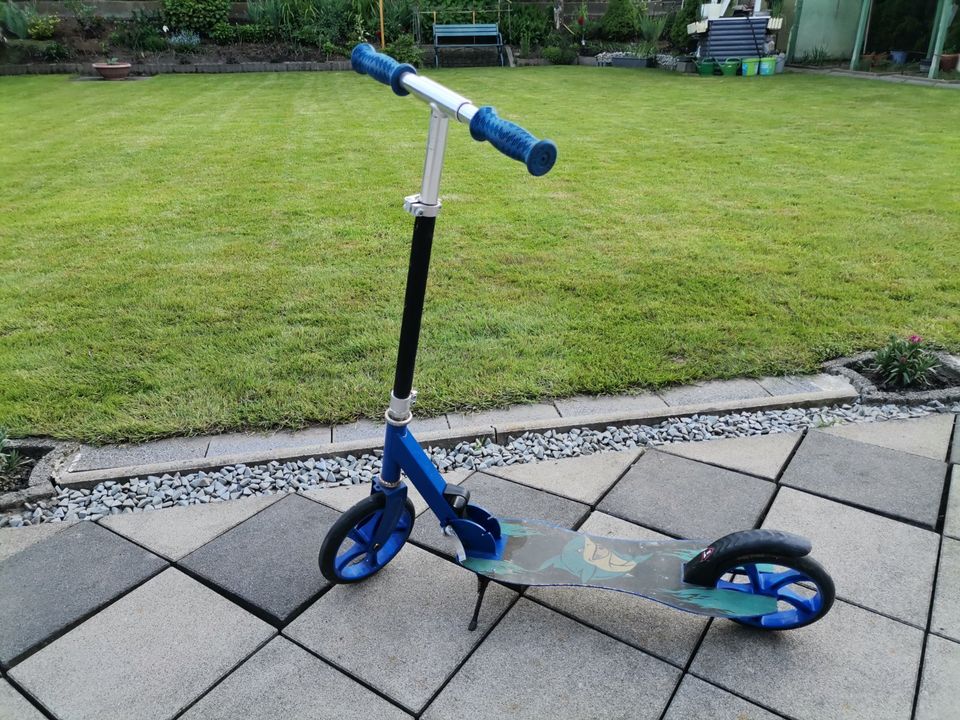 Scooter mit Ersatzräder in Bad Sassendorf