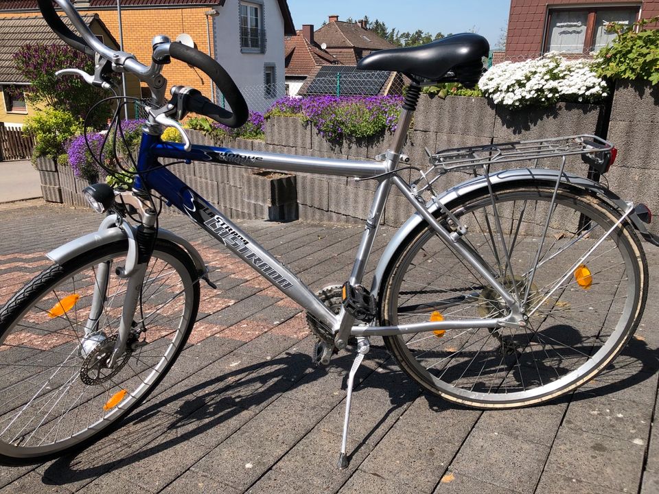 28 Zoll La Strada Trekking Herrenrad in Stadtoldendorf