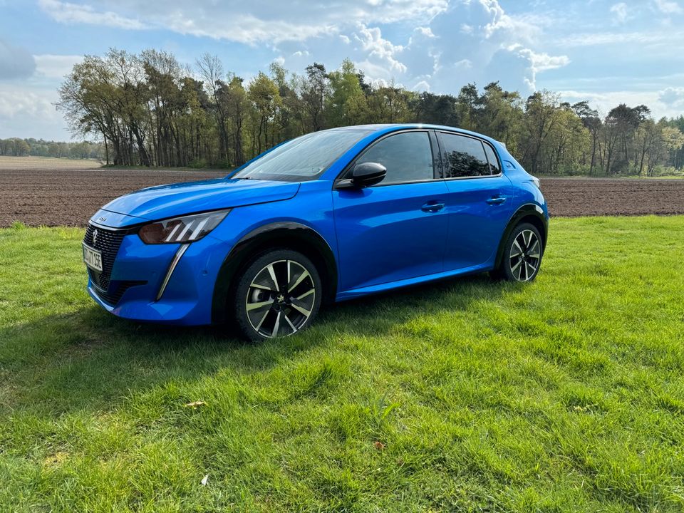 Leasingübernahme Peugeot e 208 GT Pack Vertigo Blau in Steinfeld