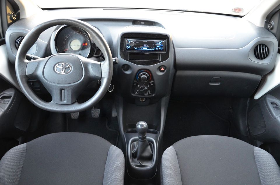 Toyota Aygo (X) 1,0-x-play,Klima,Servo,Airbag,Radio-USB in Rottenburg am Neckar
