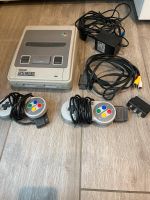 Super Nintendo Konsole + Zwei Controller und Zubehör Berlin - Rudow Vorschau