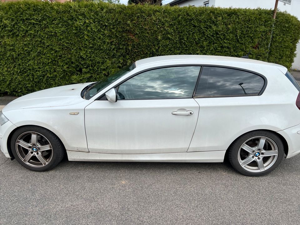 sportlicher BMW 1er in gepflegtem Zustand mit M-Paket in Frechen