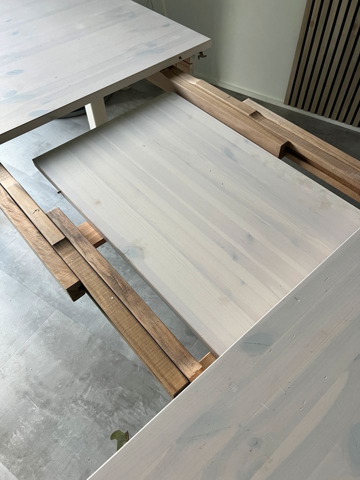 Tisch ausziehbar Holz sehr schön in Wolfhagen 