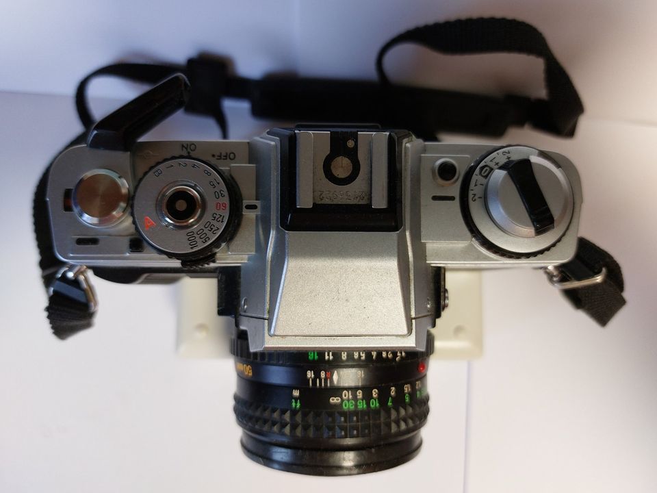 Analoge Spiegelreflexkamera Minolta XG-M mit pass. Blitzlicht in Seth Holstein