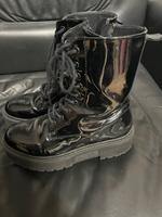 Boots Lackboots Schuhe Damen Schwarz Schnürsenkel Nordrhein-Westfalen - Verl Vorschau