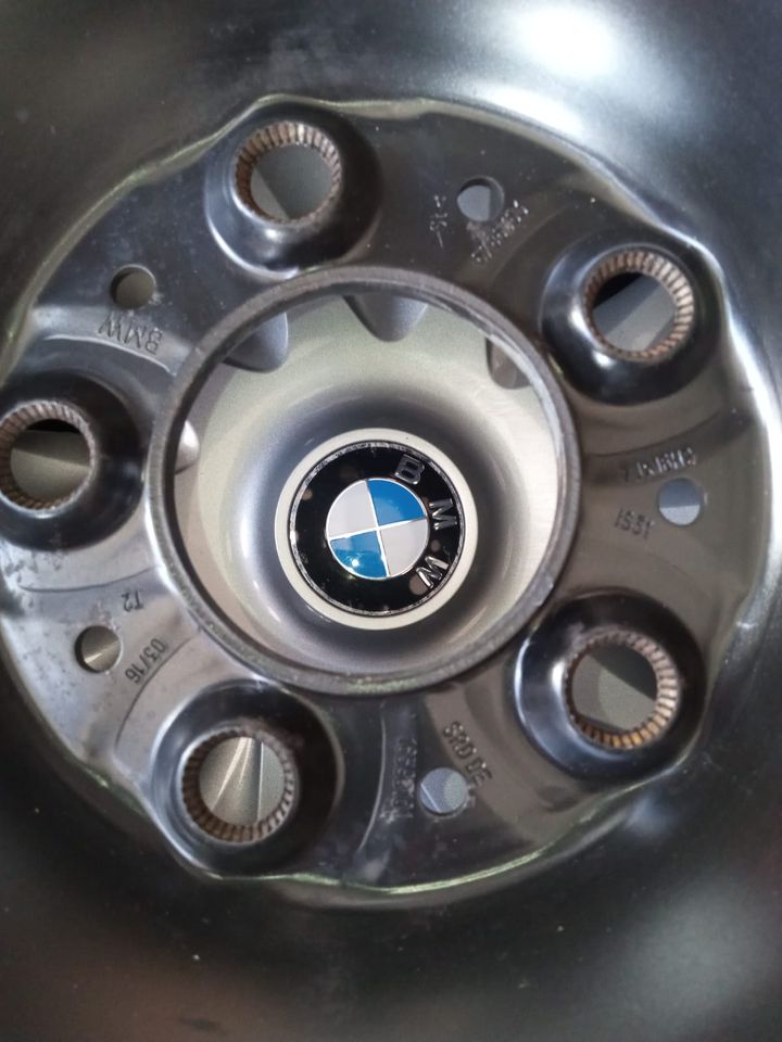 BMW Stahlfelgen mit Reifendruckmesser, BMW Radkappen in Sankt Goar
