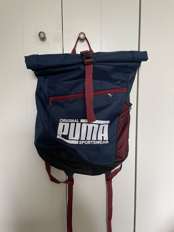 PUMA Rucksack, blau/rot, Rolldeckel in Plauen