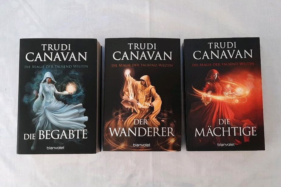 Die Magie der tausend Welten Trudi Canavan Fantasy Romanreihe in Altenholz