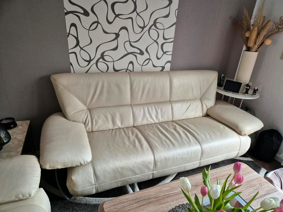 Kunstleder Leder Couch  Sofa 3 er und 2 er Creme gut erhaltenen in Kiel